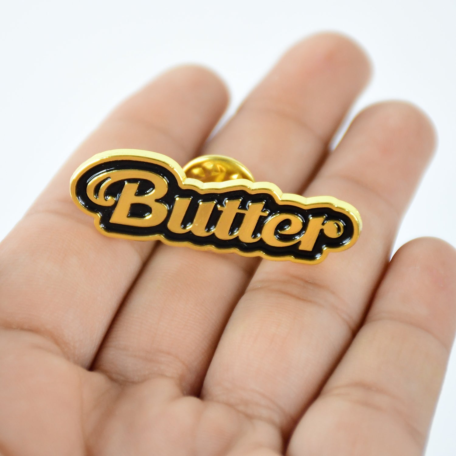 Stylish Metal Badge Pin – Single Piece (Random Design) Stylish Metal Badge Pin – Single Piece (Random Design)